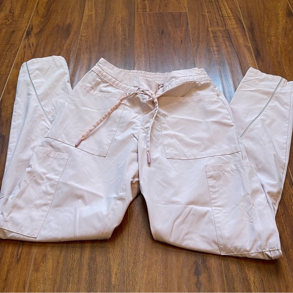 Jaanuu Light Pink Scrub Set Size XS - Picture 4 of 5